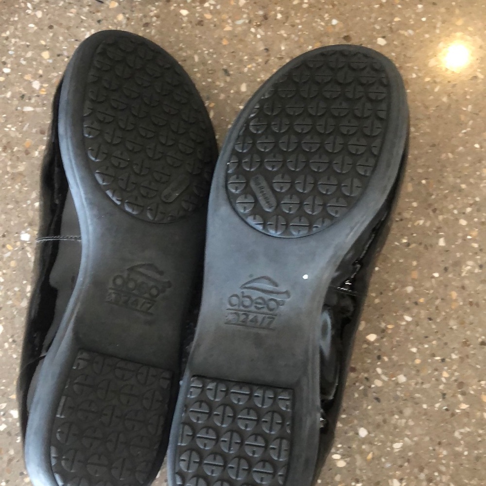 Black pattern leather women abeo size 8.5.